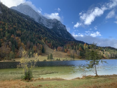 Vom Schloss Elmau zum Ferchensee