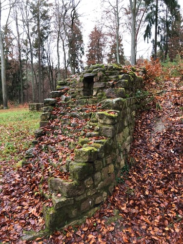 Kleinwallstadt 1 : Zwischen Templerhaus, altem Schloss und Almhütte
