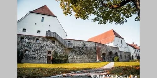 Mühldorf a. Inn - Ein Hofstaat auf Reisen