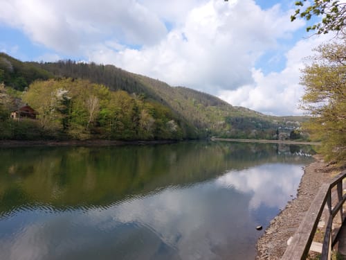 Um das Staubecken in Heimbach
