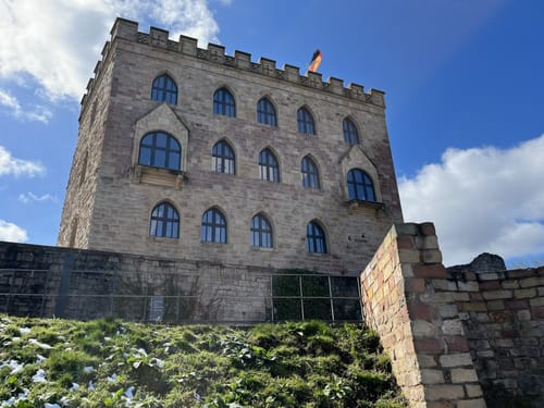 Hambacherschloss über Nollenkopf
