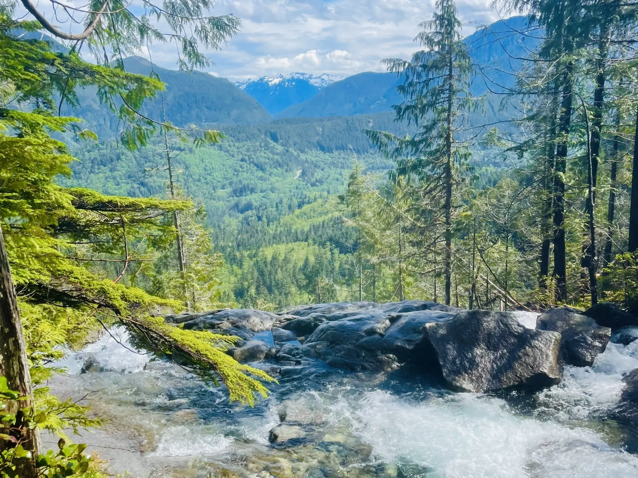 Bridal Veil Falls and Lunch Rock via Lake Serene Trail