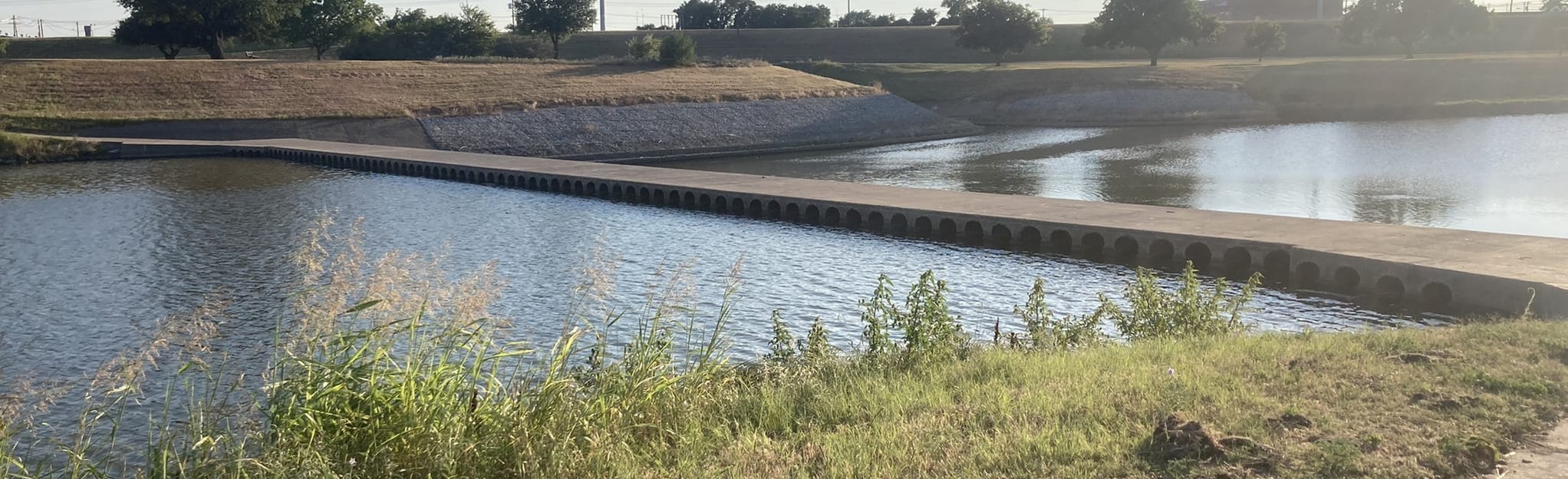 Trinity Trail Park Loop Texas - EyJidWNrZXQiOiJhc3NldHMuYWxsdHJhaWxzLmNvbSIsImtleSI6InVwbG9hZHMvcGhvdG8vaW1hZ2UvNDg5NjI5MTIvZGFmOGYxYmRhODZmODRiY2Y1NjhiNGM0MDI4ZGViYzkuanBnIiwiZWRpdHMiOnsidG9Gb3JtYXQiOiJqcGVnIiwicmVzaXplIjp7IndpZHRoIjoyMDQ0LCJoZWlnaHQiOjYyNCwiZml0IjoiY292ZXIifSwicm90YXRlIjpudWxsLCJqcGVnIjp7InRyZWxsaXNRdWFudGlzYXRpb24iOnRydWUsIm92ZXJzaG9vdERlcmluZ2luZyI6dHJ1ZSwib3B0aW1pc2VTY2FucyI6dHJ1ZSwicXVhbnRpc2F0aW9uVGFibGUiOjN9fX0=