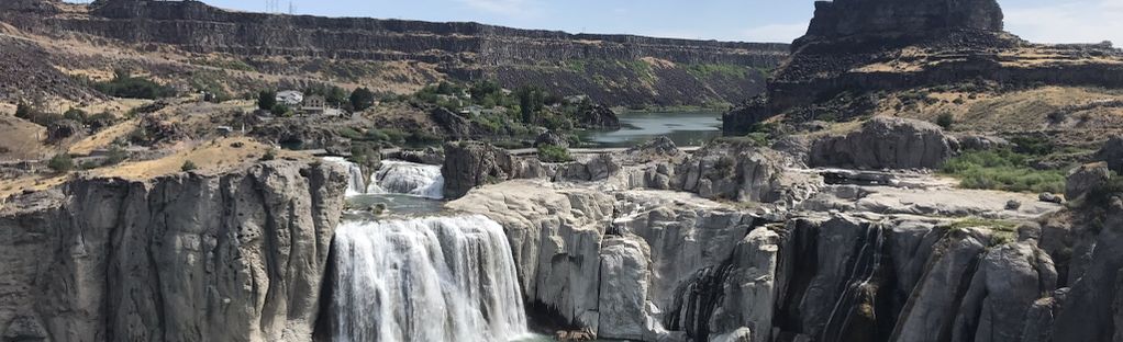 are dogs allowed at shoshone falls