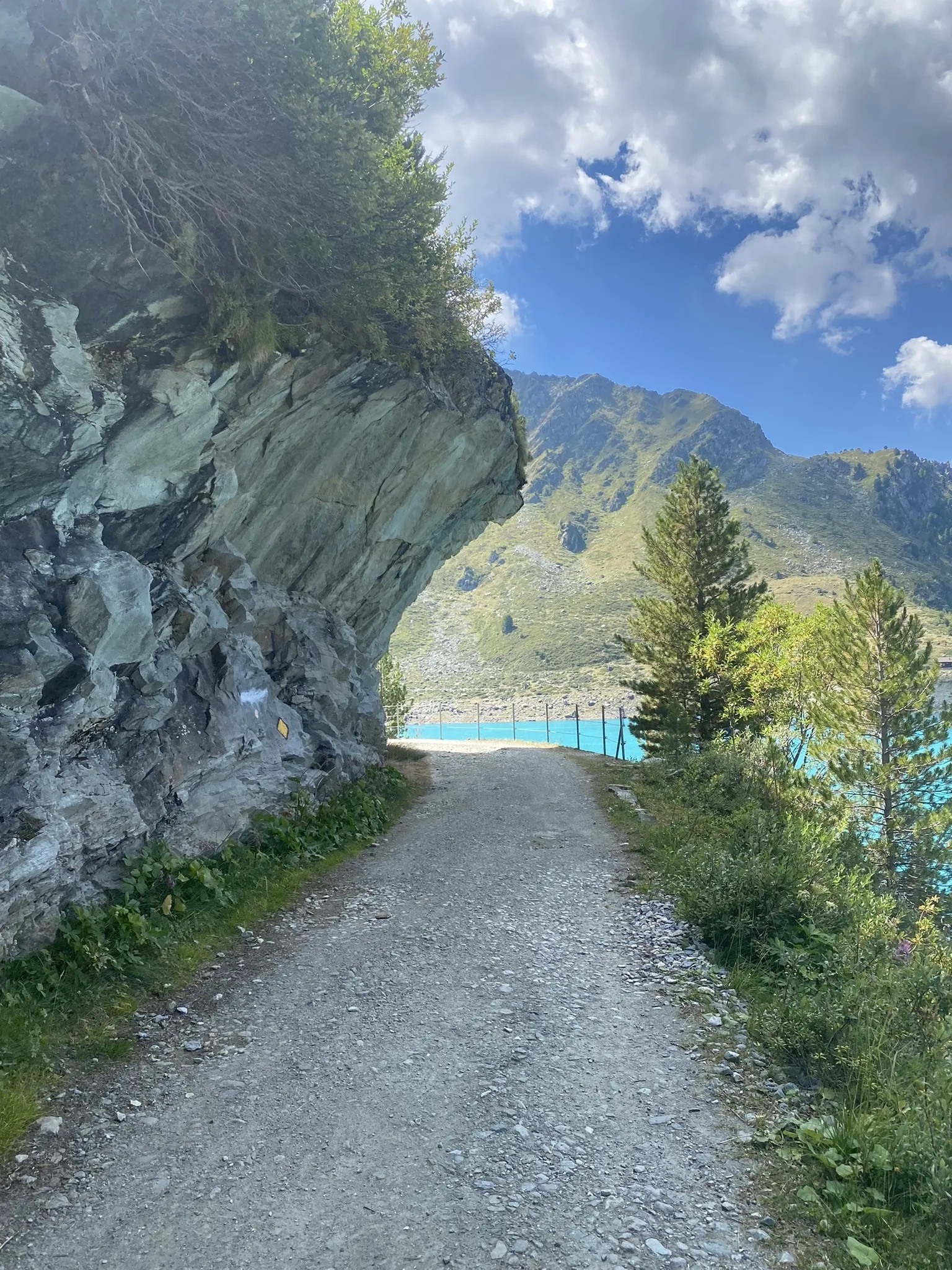 Photo of a trail from Olivia Stewart with title Lac de Cleuson - Lac du Grand Désert