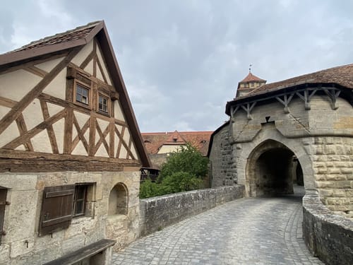 Rothenburg ob der Tauber: Alte Stadtmauer mit Wehrgang Runde