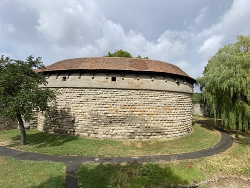 Rothenburg ob der Tauber: Alte Stadtmauer mit Wehrgang Runde