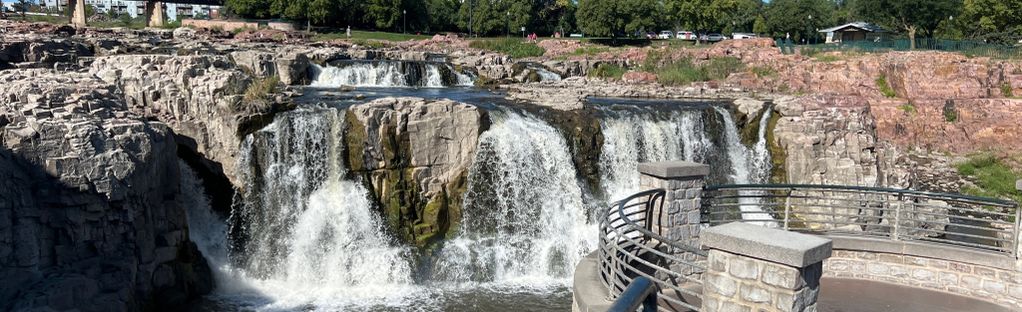 are dogs allowed at falls park in sioux falls