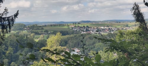 Zu den Heidenhöhlen und über Burgtal