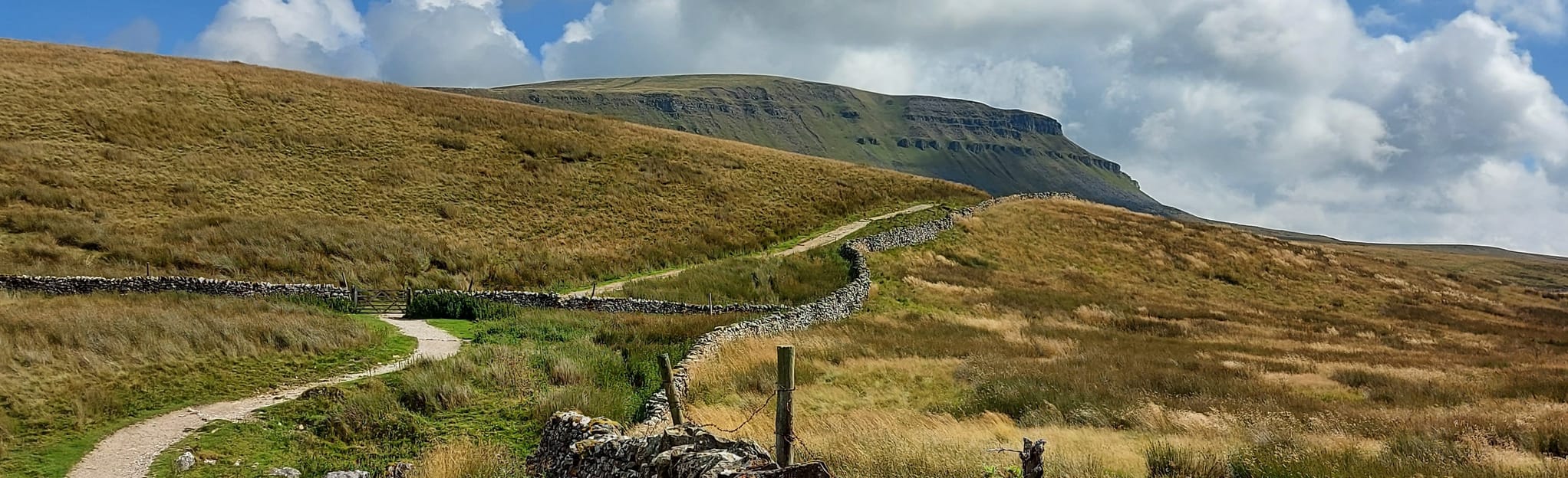 Penyghent and Hull Pot Circular, North Yorkshire, England 1,049