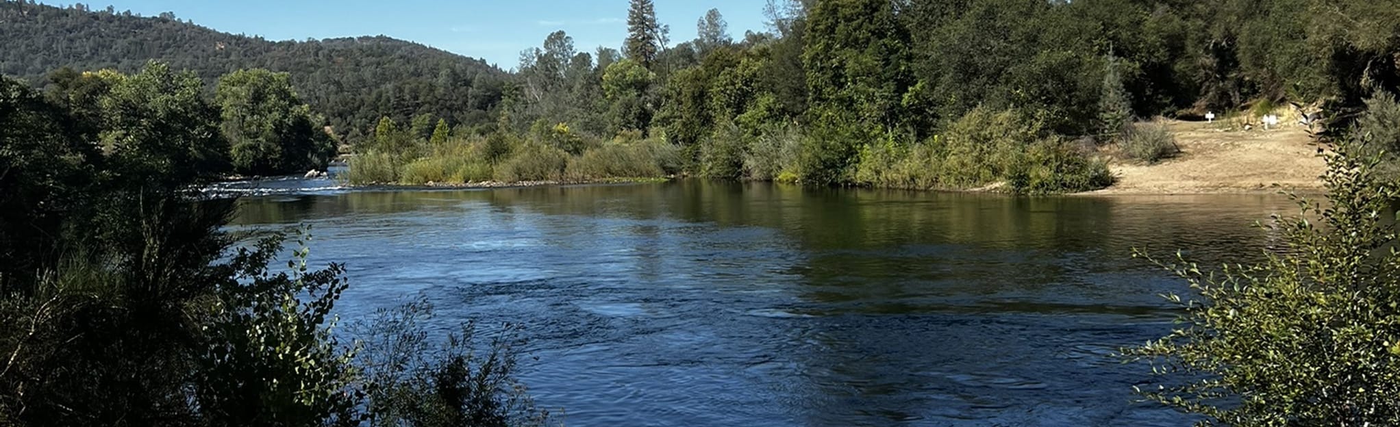 American River Trail at Henningsen - EyJidWNrZXQiOiJhc3NldHMuYWxsdHJhaWxzLmNvbSIsImtleSI6InVwbG9hZHMvcGhvdG8vaW1hZ2UvNTI0OTQ2MDcvMzdkMTU5ZWJjMjU0YzllNTdiMGYwZjYwOGE3NzRiZTguanBnIiwiZWRpdHMiOnsidG9Gb3JtYXQiOiJqcGVnIiwicmVzaXplIjp7IndpZHRoIjoyMDQ0LCJoZWlnaHQiOjYyNCwiZml0IjoiY292ZXIifSwicm90YXRlIjpudWxsLCJqcGVnIjp7InRyZWxsaXNRdWFudGlzYXRpb24iOnRydWUsIm92ZXJzaG9vdERlcmluZ2luZyI6dHJ1ZSwib3B0aW1pc2VTY2FucyI6dHJ1ZSwicXVhbnRpc2F0aW9uVGFibGUiOjN9fX0=