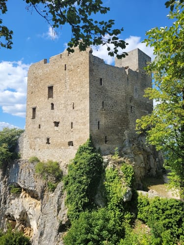 Zum Neidlinger Wasserfall und der Ruine Reußenstein