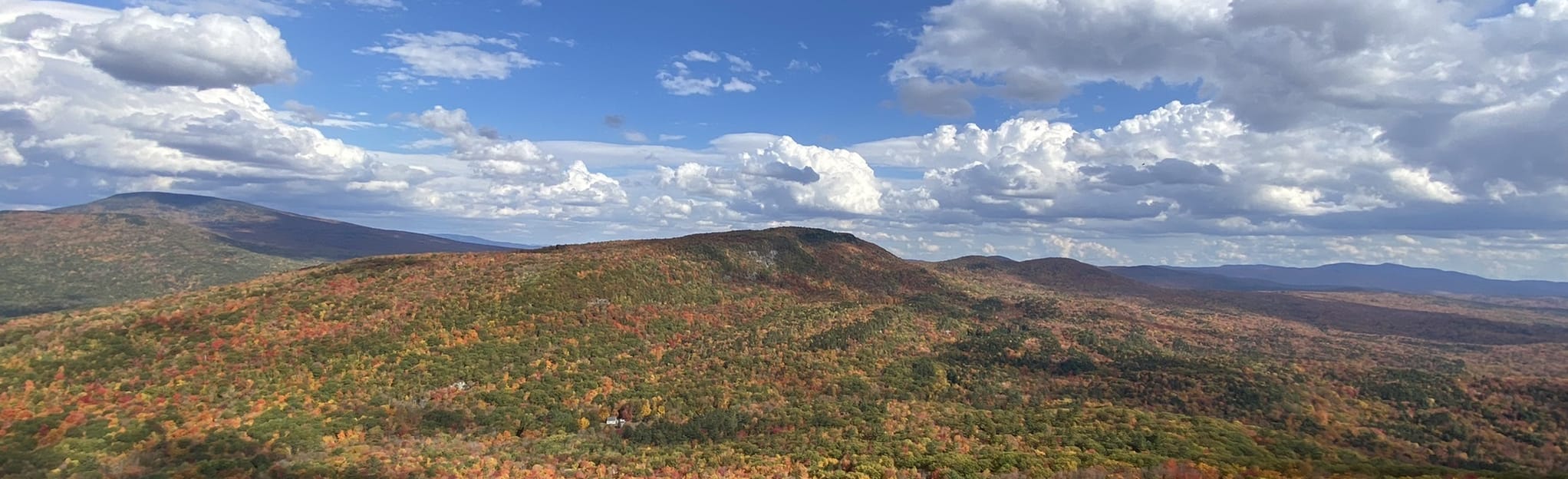 Holts Ledge via Appalachian Trail - EyJidWNrZXQiOiJhc3NldHMuYWxsdHJhaWxzLmNvbSIsImtleSI6InVwbG9hZHMvcGhvdG8vaW1hZ2UvNTI4NjI5MDEvNjMzNDZkOTg3NjY3MDQ1ZDEwOWFlYWNiOWRiYjBlODguanBnIiwiZWRpdHMiOnsidG9Gb3JtYXQiOiJqcGVnIiwicmVzaXplIjp7IndpZHRoIjoyMDQ0LCJoZWlnaHQiOjYyNCwiZml0IjoiY292ZXIifSwicm90YXRlIjpudWxsLCJqcGVnIjp7InRyZWxsaXNRdWFudGlzYXRpb24iOnRydWUsIm92ZXJzaG9vdERlcmluZ2luZyI6dHJ1ZSwib3B0aW1pc2VTY2FucyI6dHJ1ZSwicXVhbnRpc2F0aW9uVGFibGUiOjN9fX0=