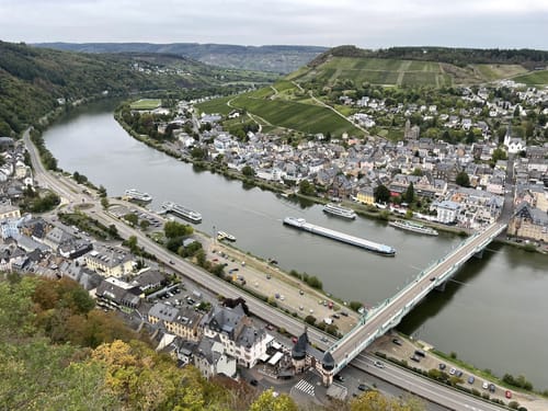 Grevenburg und Kriegerdenkmal Trarbach