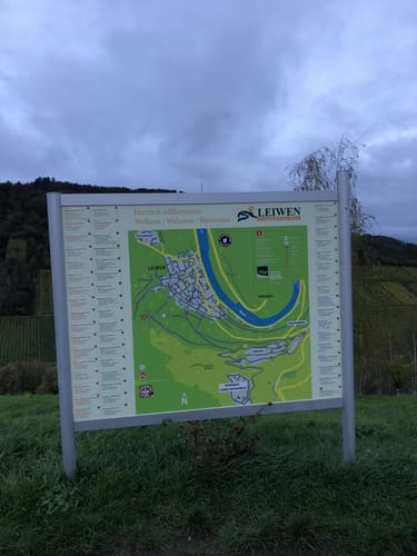 Von Leiwen zum Weinkreuz