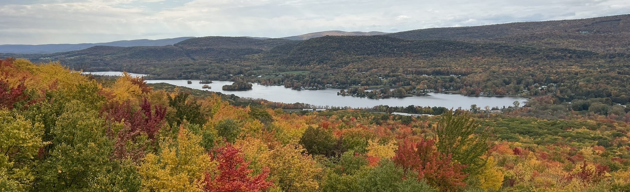 Cheshire Cobbles via Appalachian - EyJidWNrZXQiOiJhc3NldHMuYWxsdHJhaWxzLmNvbSIsImtleSI6InVwbG9hZHMvcGhvdG8vaW1hZ2UvNTMwOTMyOTAvYWJmNWM0ZWUxZjFlYjE1MWQ1ZmExNTEwOWU0NzMyMTYuanBnIiwiZWRpdHMiOnsidG9Gb3JtYXQiOiJqcGVnIiwicmVzaXplIjp7IndpZHRoIjoyMDQ0LCJoZWlnaHQiOjYyNCwiZml0IjoiY292ZXIifSwicm90YXRlIjpudWxsLCJqcGVnIjp7InRyZWxsaXNRdWFudGlzYXRpb24iOnRydWUsIm92ZXJzaG9vdERlcmluZ2luZyI6dHJ1ZSwib3B0aW1pc2VTY2FucyI6dHJ1ZSwicXVhbnRpc2F0aW9uVGFibGUiOjN9fX0=