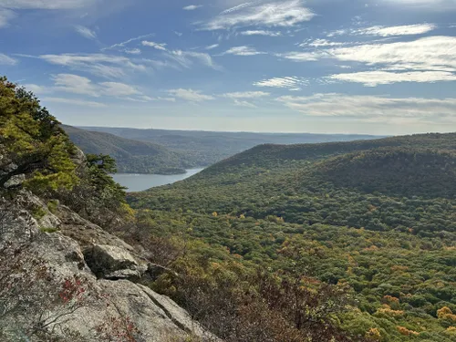 West Hudson Trails Map, 2019: Storm King State Park, Schunemunk State Park,  Black Rock Forest: New York-New Jersey Trail Conference: 9781944450106:  : Books