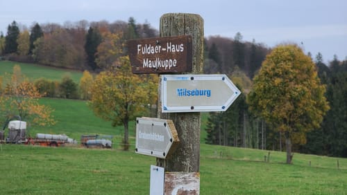 Um die Weiherkuppe über die Enzianhütte