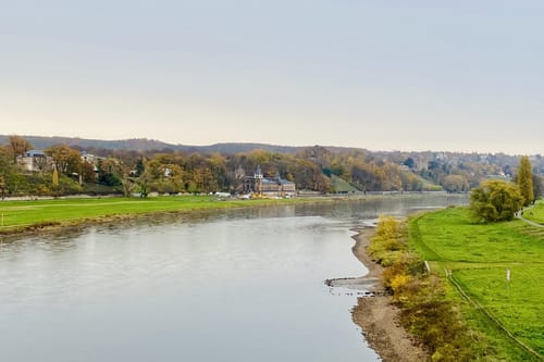 Entlang der Elbe in Dresden
