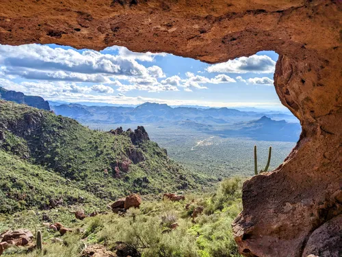 Hiking trails in shop the superstition mountains