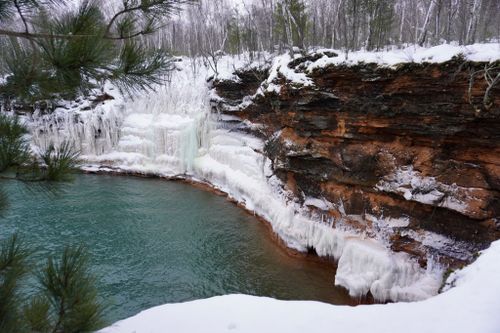 are dogs allowed in the apostle islands