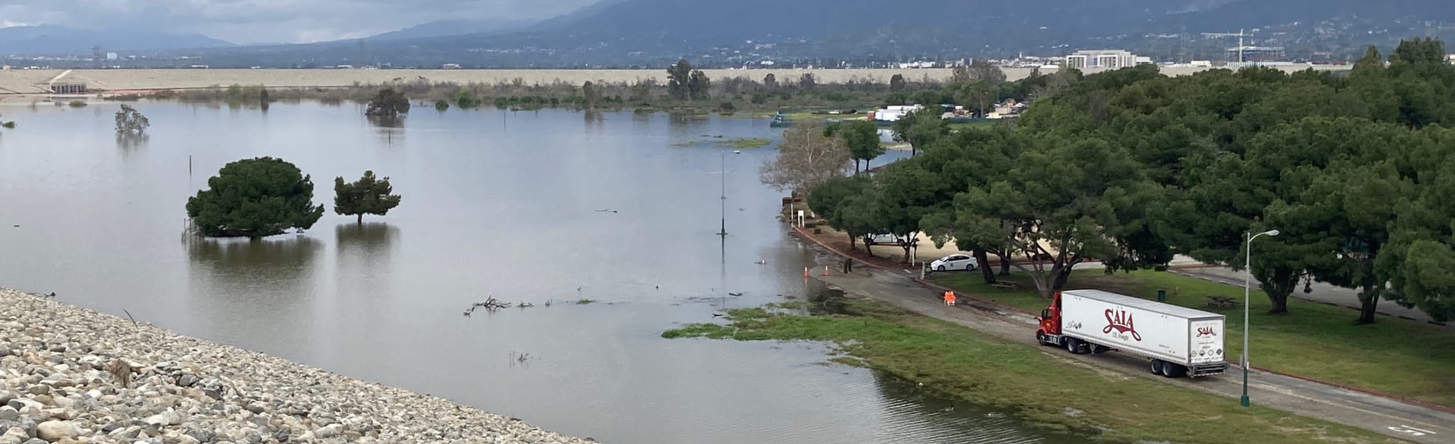 San Gabriel River Trail San Gabriel - EyJidWNrZXQiOiJhc3NldHMuYWxsdHJhaWxzLmNvbSIsImtleSI6InVwbG9hZHMvcGhvdG8vaW1hZ2UvNTc1ODg2OTkvMTEwZjQ1NzA0NzJjNmM4NWNjOTUwYWFlNTQ3OGE2OGUuanBnIiwiZWRpdHMiOnsidG9Gb3JtYXQiOiJqcGVnIiwicmVzaXplIjp7IndpZHRoIjoyMDQ0LCJoZWlnaHQiOjYyNCwiZml0IjoiY292ZXIifSwicm90YXRlIjpudWxsLCJqcGVnIjp7InRyZWxsaXNRdWFudGlzYXRpb24iOnRydWUsIm92ZXJzaG9vdERlcmluZ2luZyI6dHJ1ZSwib3B0aW1pc2VTY2FucyI6dHJ1ZSwicXVhbnRpc2F0aW9uVGFibGUiOjN9fX0=
