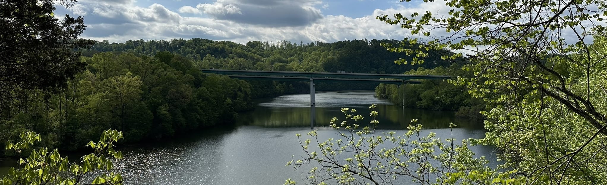 Warriors 39 Path Overlook Trail - EyJidWNrZXQiOiJhc3NldHMuYWxsdHJhaWxzLmNvbSIsImtleSI6InVwbG9hZHMvcGhvdG8vaW1hZ2UvNTg4MDA0MTIvMjc3MGFhNzJjMzZkNmViMjVkNGE2MDk4Y2JmNDY5ZTUuanBnIiwiZWRpdHMiOnsidG9Gb3JtYXQiOiJqcGVnIiwicmVzaXplIjp7IndpZHRoIjoyMDQ0LCJoZWlnaHQiOjYyNCwiZml0IjoiY292ZXIifSwicm90YXRlIjpudWxsLCJqcGVnIjp7InRyZWxsaXNRdWFudGlzYXRpb24iOnRydWUsIm92ZXJzaG9vdERlcmluZ2luZyI6dHJ1ZSwib3B0aW1pc2VTY2FucyI6dHJ1ZSwicXVhbnRpc2F0aW9uVGFibGUiOjN9fX0=