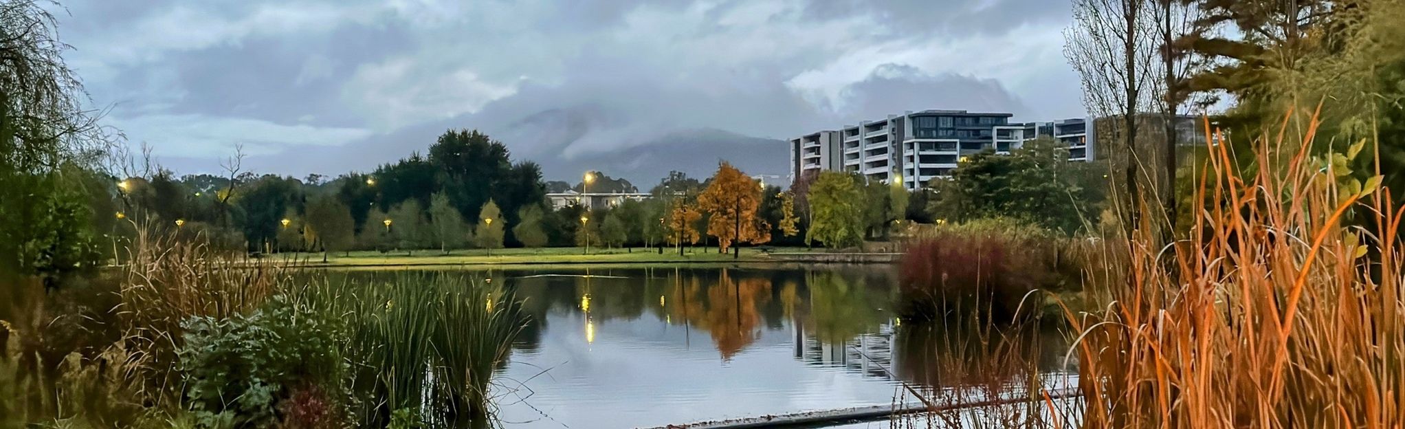 Molonglo River and Lake Burley Griffin Loop Track, Australian Capital ...