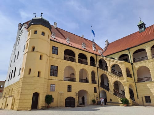 Zur Burg Trausnitz und durch den Hofgarten Landshut