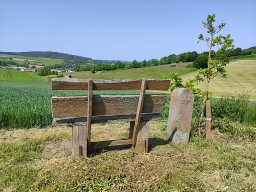 Vom Fluss Schlitz zum Basaltfelsen
