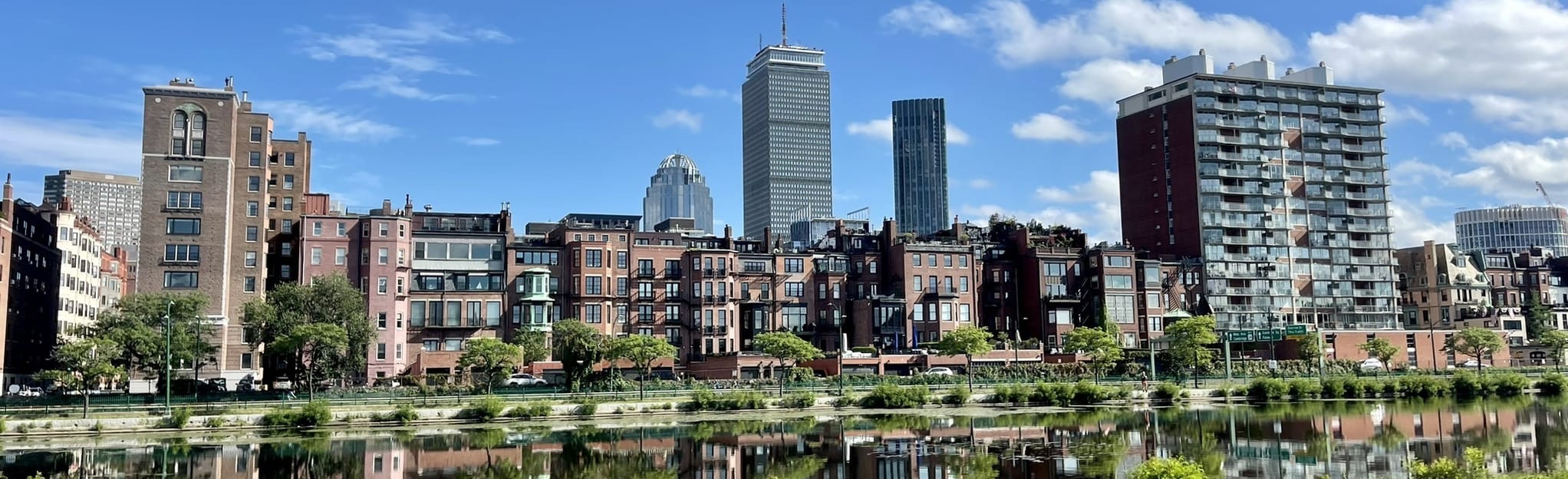 Boston Walking City Trail Section - EyJidWNrZXQiOiJhc3NldHMuYWxsdHJhaWxzLmNvbSIsImtleSI6InVwbG9hZHMvcGhvdG8vaW1hZ2UvNjE5Mzg4NjYvNzkzZjJkNmQzODk5MjgzNmNmYTE0MjIzM2RkOTE2OWEuanBnIiwiZWRpdHMiOnsidG9Gb3JtYXQiOiJqcGVnIiwicmVzaXplIjp7IndpZHRoIjoyMDQ0LCJoZWlnaHQiOjYyNCwiZml0IjoiY292ZXIifSwicm90YXRlIjpudWxsLCJqcGVnIjp7InRyZWxsaXNRdWFudGlzYXRpb24iOnRydWUsIm92ZXJzaG9vdERlcmluZ2luZyI6dHJ1ZSwib3B0aW1pc2VTY2FucyI6dHJ1ZSwicXVhbnRpc2F0aW9uVGFibGUiOjN9fX0=