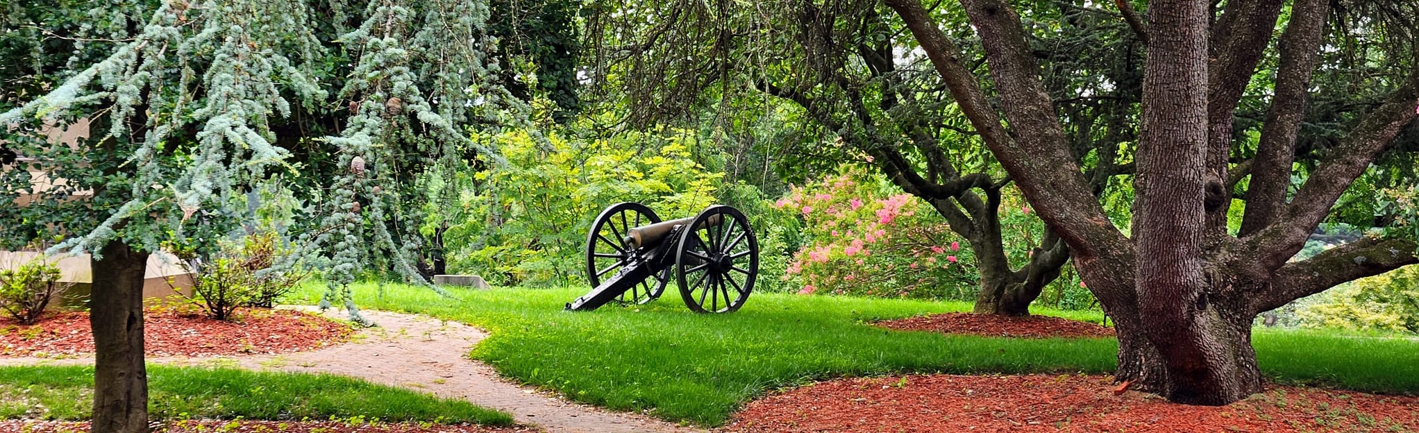 Lincoln 39 s Wild Home Landscape Tour - EyJidWNrZXQiOiJhc3NldHMuYWxsdHJhaWxzLmNvbSIsImtleSI6InVwbG9hZHMvcGhvdG8vaW1hZ2UvNjM1ODYwNDQvNTc3ZDRiMmRhMjVmNTFlODBiYjgxNThhMjliODRmNTMuanBnIiwiZWRpdHMiOnsidG9Gb3JtYXQiOiJqcGVnIiwicmVzaXplIjp7IndpZHRoIjoyMDQ0LCJoZWlnaHQiOjYyNCwiZml0IjoiY292ZXIifSwicm90YXRlIjpudWxsLCJqcGVnIjp7InRyZWxsaXNRdWFudGlzYXRpb24iOnRydWUsIm92ZXJzaG9vdERlcmluZ2luZyI6dHJ1ZSwib3B0aW1pc2VTY2FucyI6dHJ1ZSwicXVhbnRpc2F0aW9uVGFibGUiOjN9fX0=