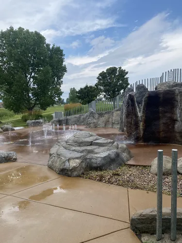 Fossil shop fountain gate