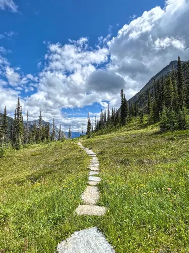 Glacier national park canada cheap hikes