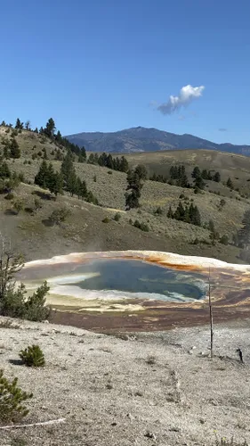 Yellowstone Hot Springs - Natural Hot Spring In Gardiner Montana