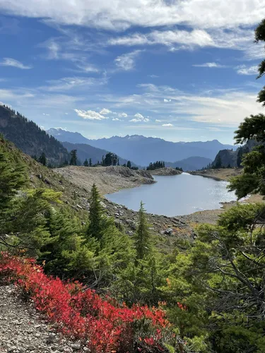 Lakes trail north outlet cascades