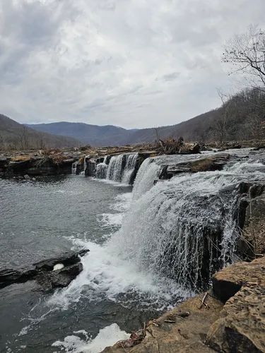 Riverside Adventures: 5 Scenic Hiking Trails in Hinton – West Virginia