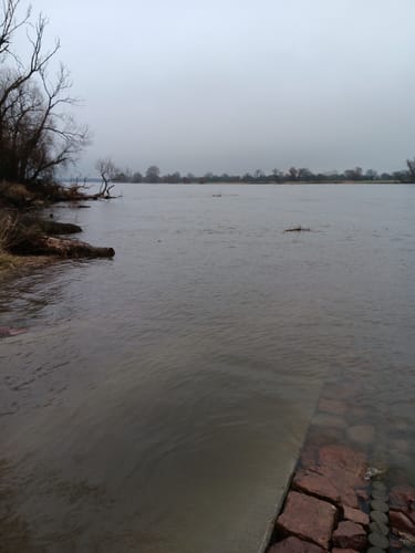 Um die Burg Rogätz entlang der Elbe