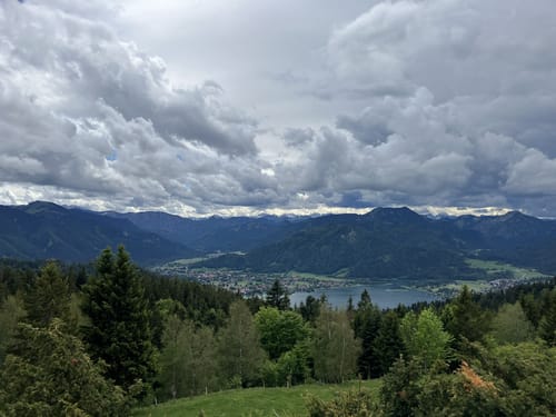 Von Tegernsee zum Berggasthof Neureuth über den Maximiliansweg