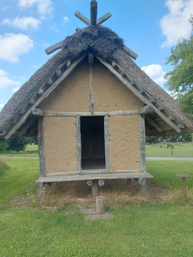 Venne: Mühleninsel - Eisenzeithaus - Steinkreis