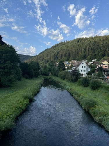 Durch das wildromantische Schweinbachtal zur Bruderhöhle