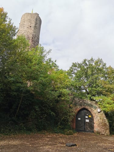 Um Strahlenburg und Schanzenköpfle