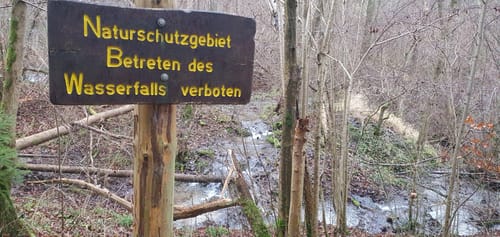 Elfengrund-Wasserfall und Konsul's Grab