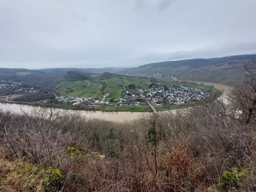Rund um die Ruine Mont Royal