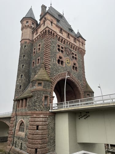 Von der Nibelungenbrücke zum Wormser Ried