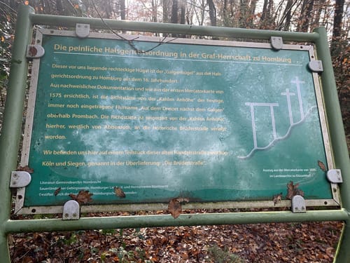Um die Wiehler Tropfsteinhöhle und den Wildpark