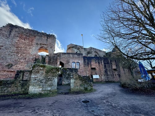 Landstuhl - Schlossruine Nanstein - Heidenfelsen