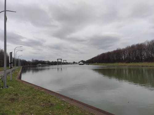 Voerde: Am Wesel-Datteln-Kanal zur Schleuse