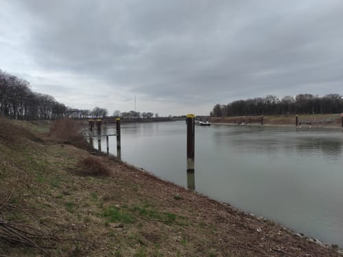 Voerde: Am Wesel-Datteln-Kanal zur Schleuse
