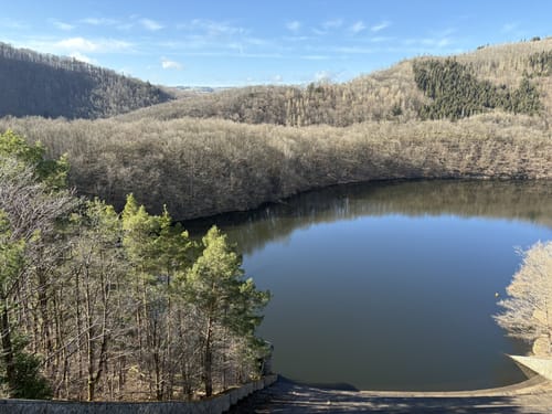 Von Heimbach über Vogelsang zur Urfter Staumauer